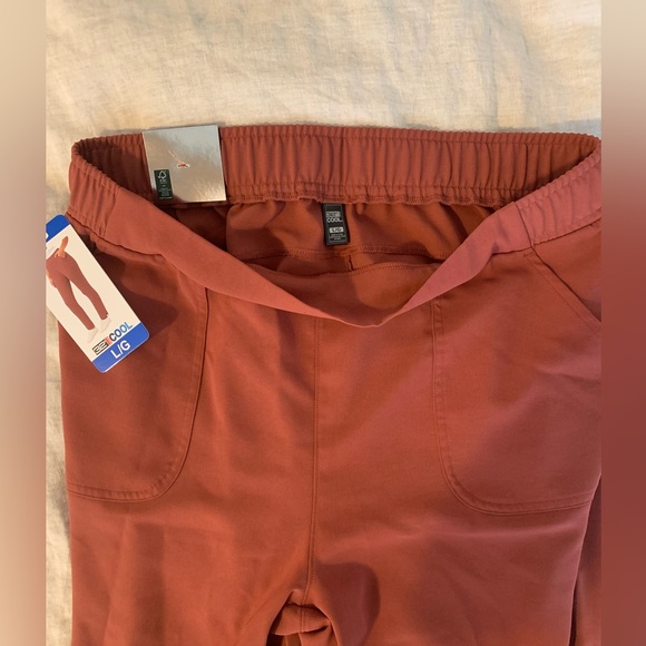 Light pants with elastic band. - Picture 4 of 9